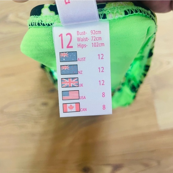 2 Chillies swimwear Australlia bikini size 8 neon green floral summer beach sexy - Picture 8 of 8